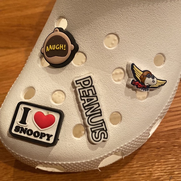 Peanuts®️ Crocs - Charlie Brown 🔆 - Picture 8 of 9